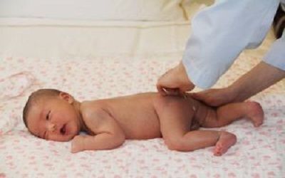 Trẻ sơ sinh có cần phẫu thuật rò hậu môn không?